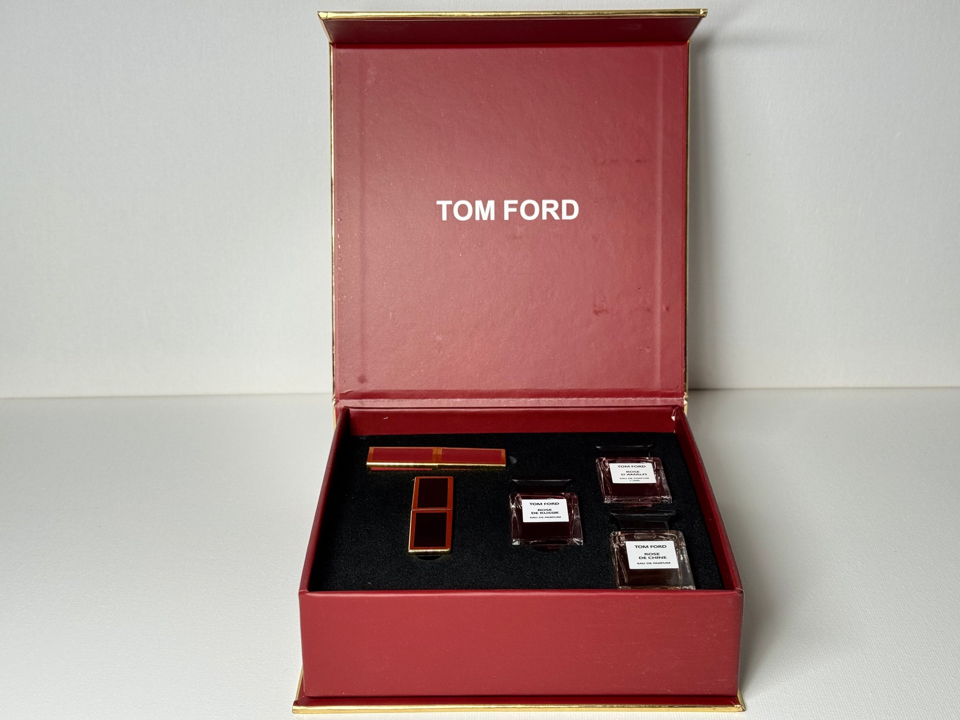 Tom Ford Gift Set Rose Collection – Rose De Russie, Rose De Chine, Rose D’Amalfi 7.5ml EDP + 2 Lipsticks